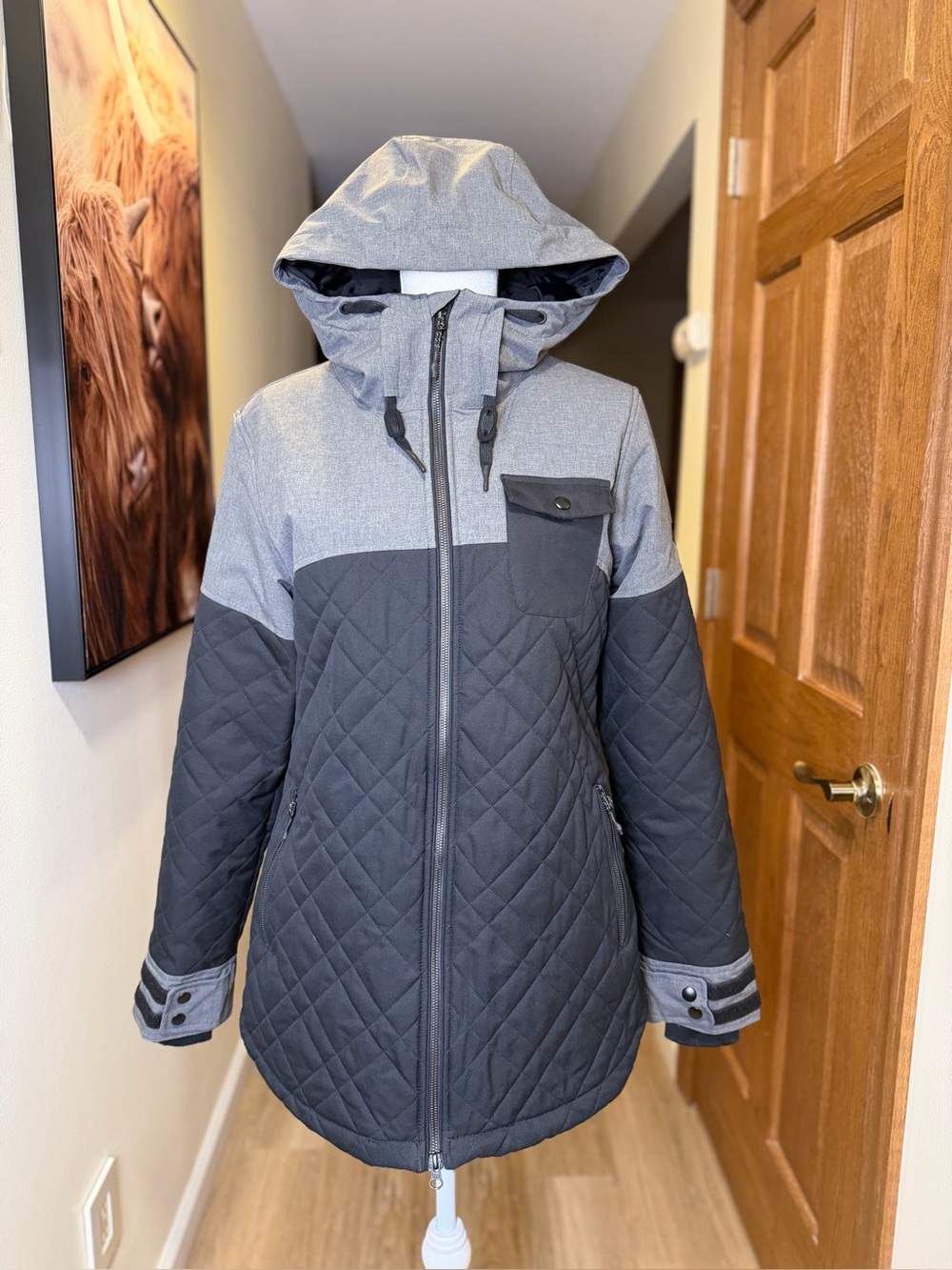 686 Women Size M Quilted Hooded Ski Snowboard Jacket Gray Black NWT